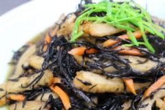 南知多産!旬のひじきが旨い!ひじき煮でどうぞ!