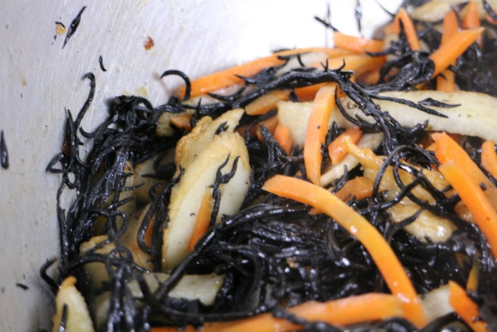南知多産!旬のひじきが旨い!ひじき煮でどうぞ!