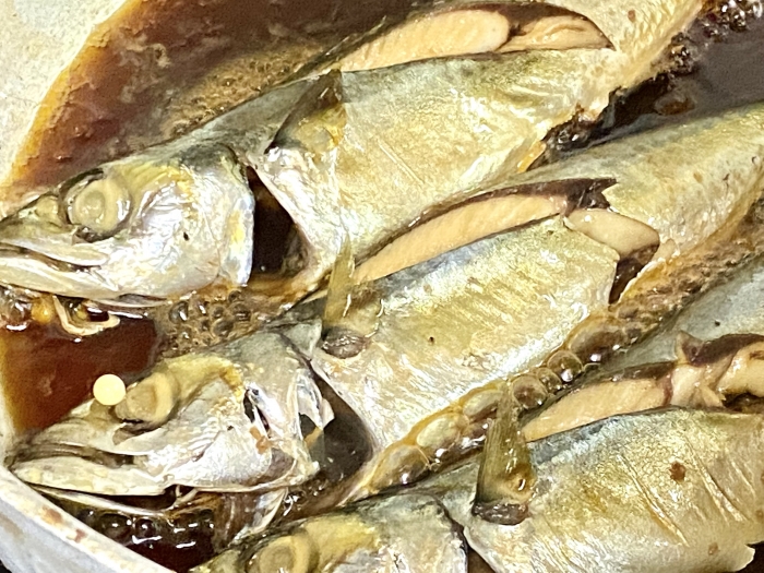 安くて旨すぎる【南知多産 小サバ】が山盛り