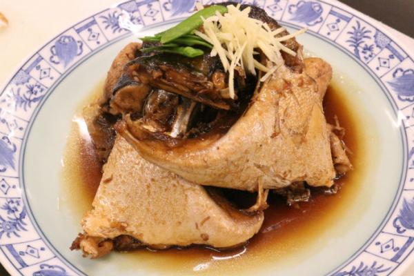 脂のってます!お値打ち!北海道産のブリ!