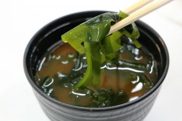 毎日沢山入荷されています!旬の生わかめが旨い!