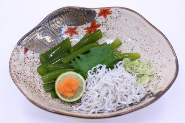 毎日沢山入荷されています!旬の生わかめが旨い!