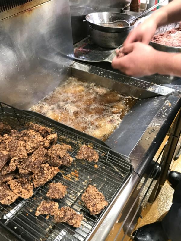 隠れた人気惣菜!くじら竜田揚げ!