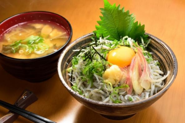 南知多産 しらす干し(ちりめんじゃこ)300g(保冷箱入)